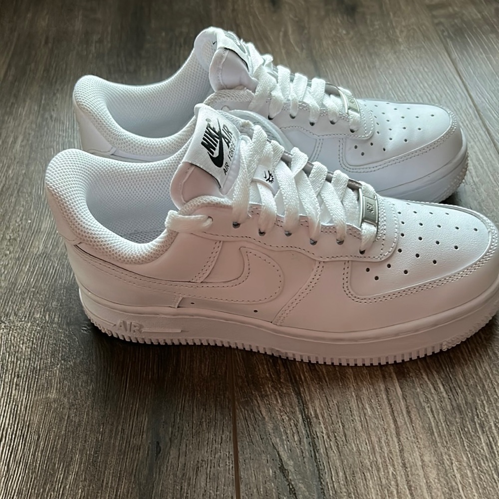 Women’s Size 5 Air Force One’s